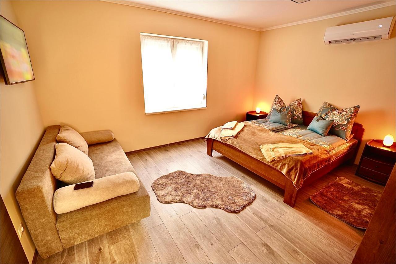 Bacchus Pub Es Panzio Bed & Breakfast Dunaharaszti Exterior foto