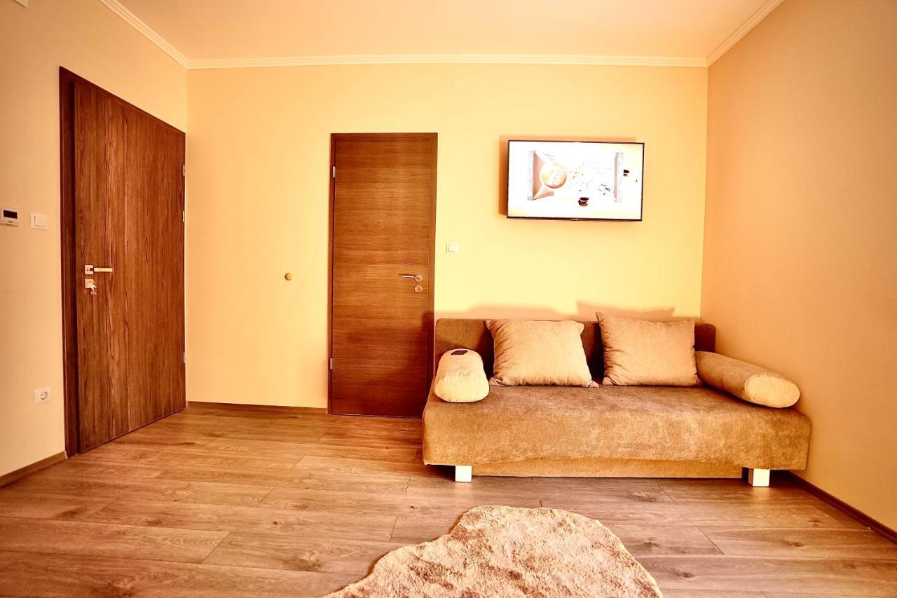 Bacchus Pub Es Panzio Bed & Breakfast Dunaharaszti Exterior foto