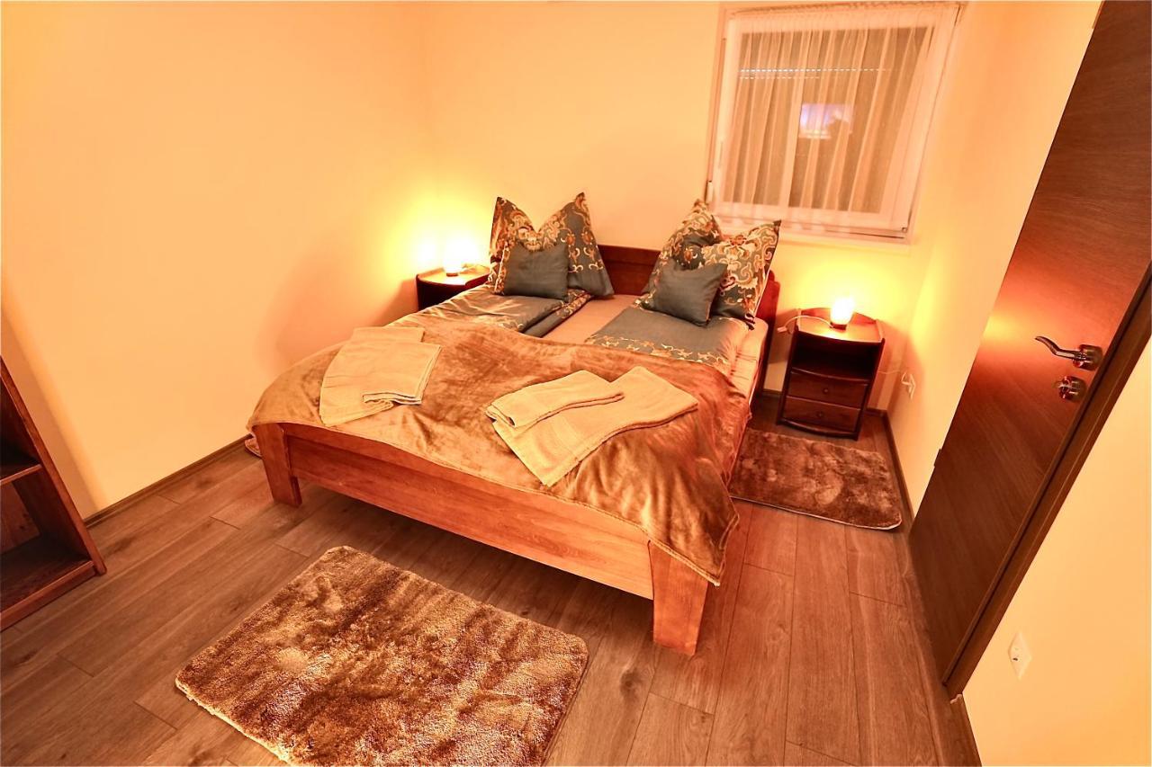Bacchus Pub Es Panzio Bed & Breakfast Dunaharaszti Exterior foto