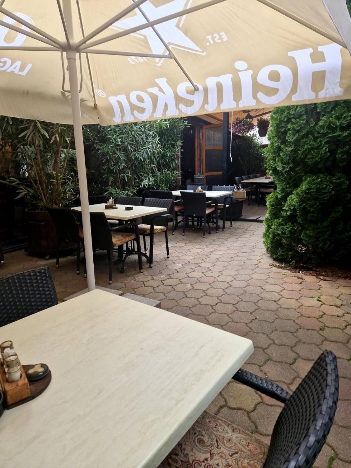 Bacchus Pub Es Panzio Bed & Breakfast Dunaharaszti Exterior foto